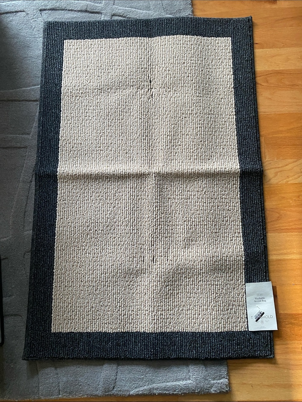 NWT Threshold Two-Tone Rectangular Rug Beige Center with Dark Border no offers